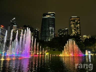 Symphony Lake Water Show