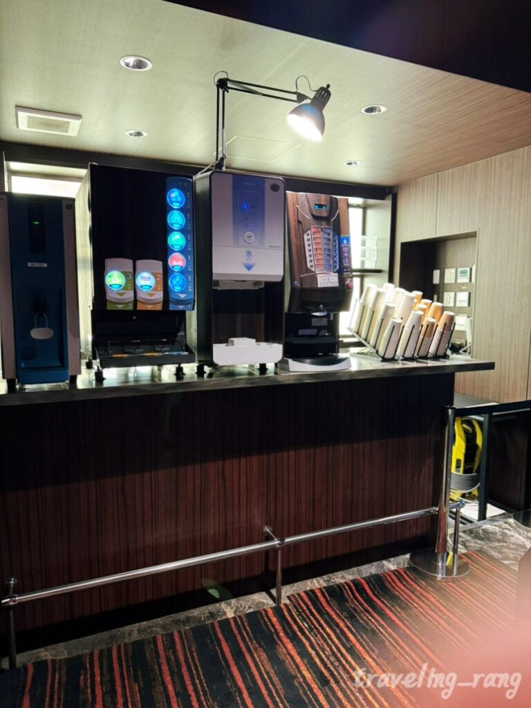 Hakata Station Hotel WBF lounge self