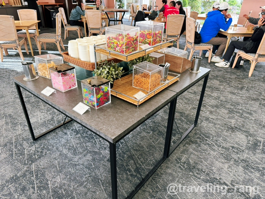 Mercure Munakata Resort lounge 3