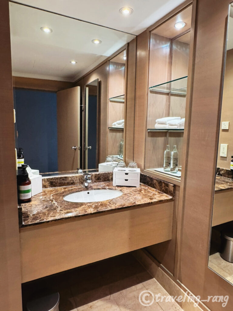 Pullman Kuala Lumpur City Centre bathroom with bathtub
