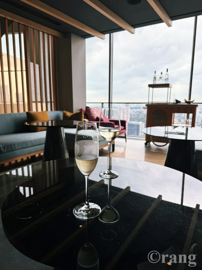Swissotel The Stamford accor welcome drink