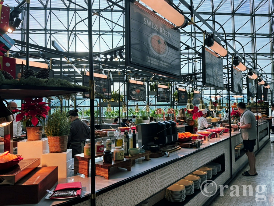 Swissotel The Stamford breakfast 