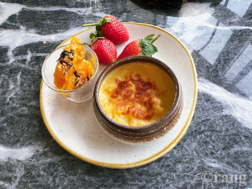 Swissotel The Stamford lounge food