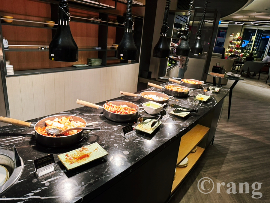 Swissotel The Stamford lounge menu