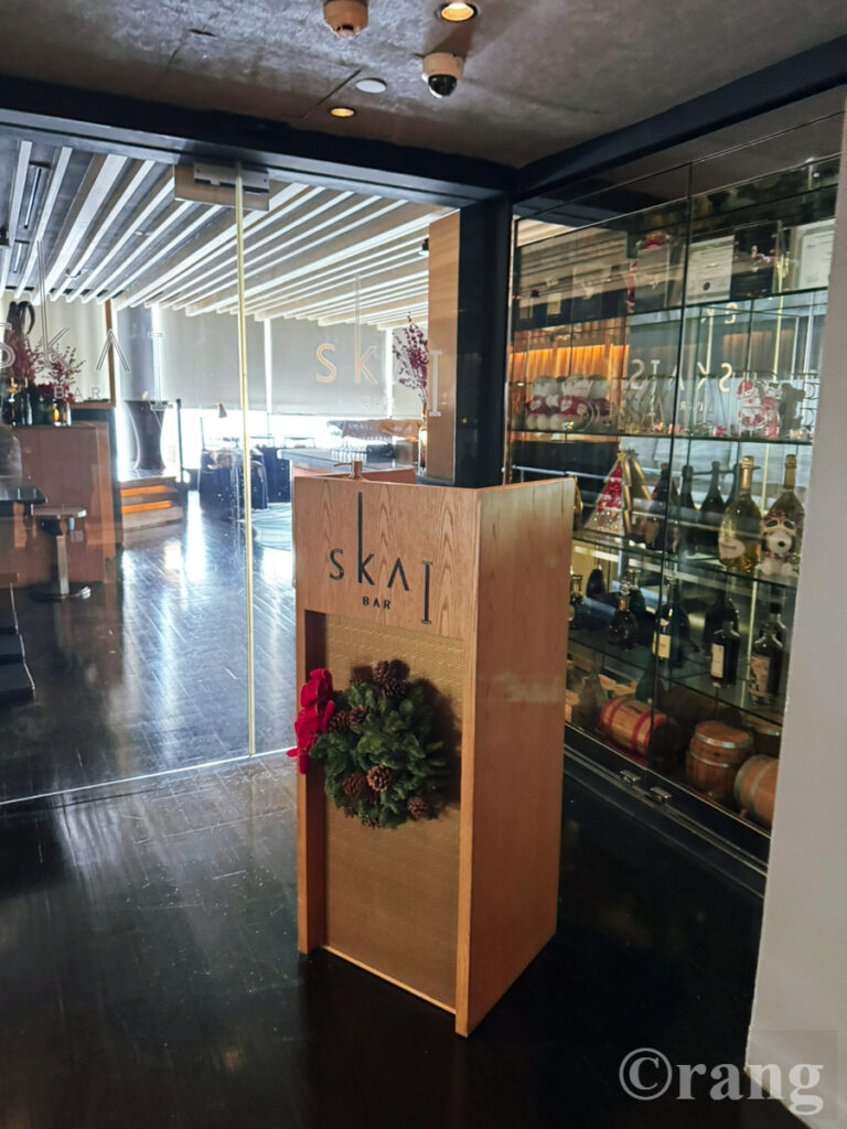 Swissotel The Stamford skai