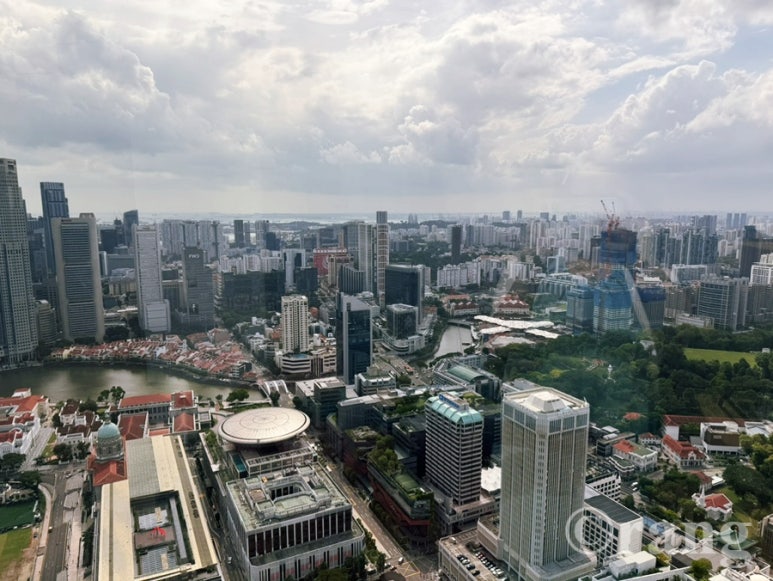 Swissotel The Stamford skai bar view