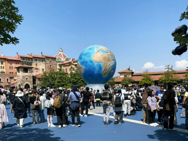 Tokyo DisneySea vs Disneyland