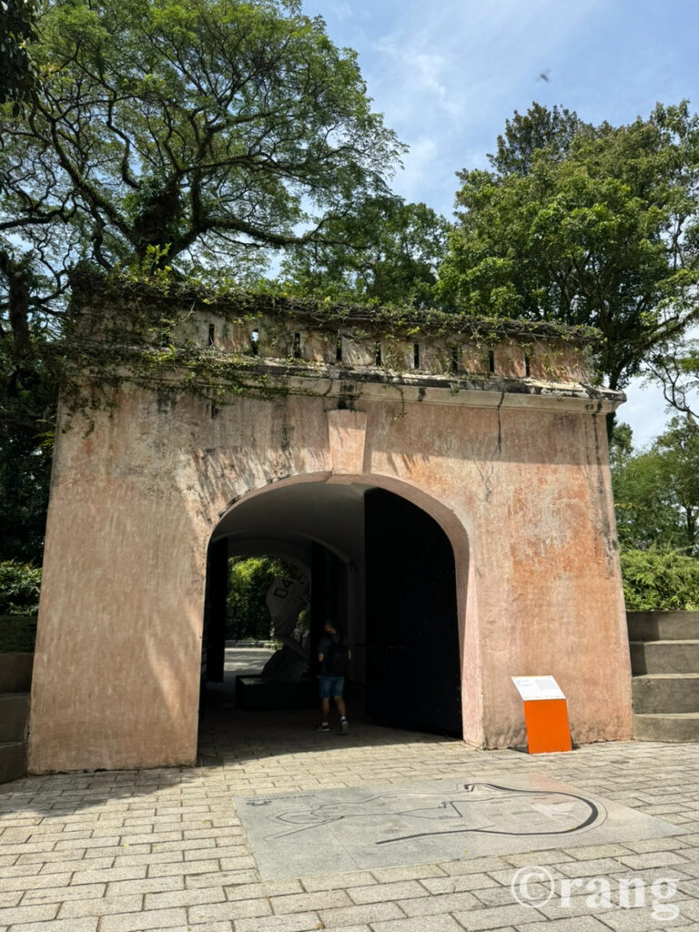 Fort gate