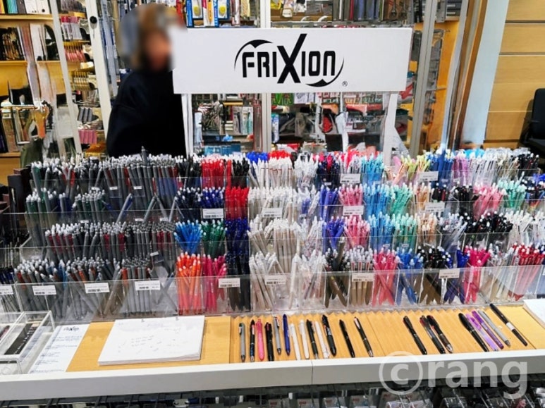Ginza Itoya FriXion pen display